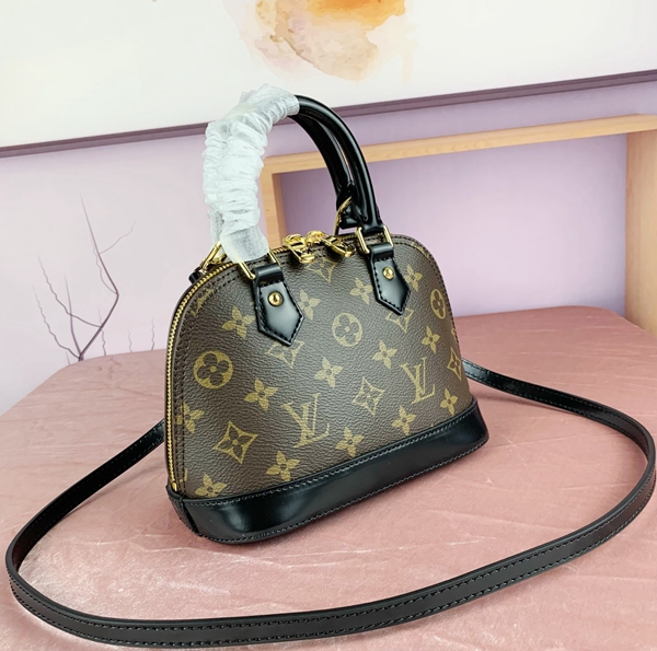 ルイヴィトンバッグ背面デザイン